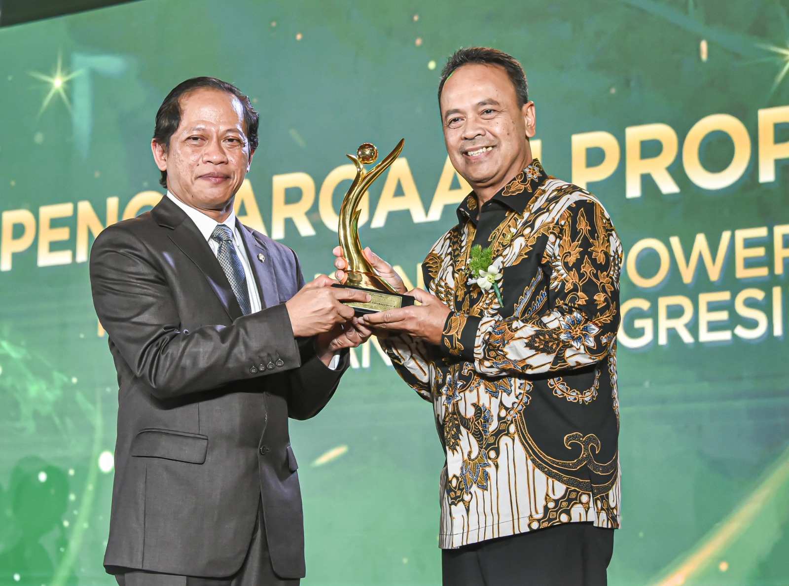 Komitmen Jaga Kelestarian Lingkungan, PLN NP Raih The Best Environmentally Concerned Company